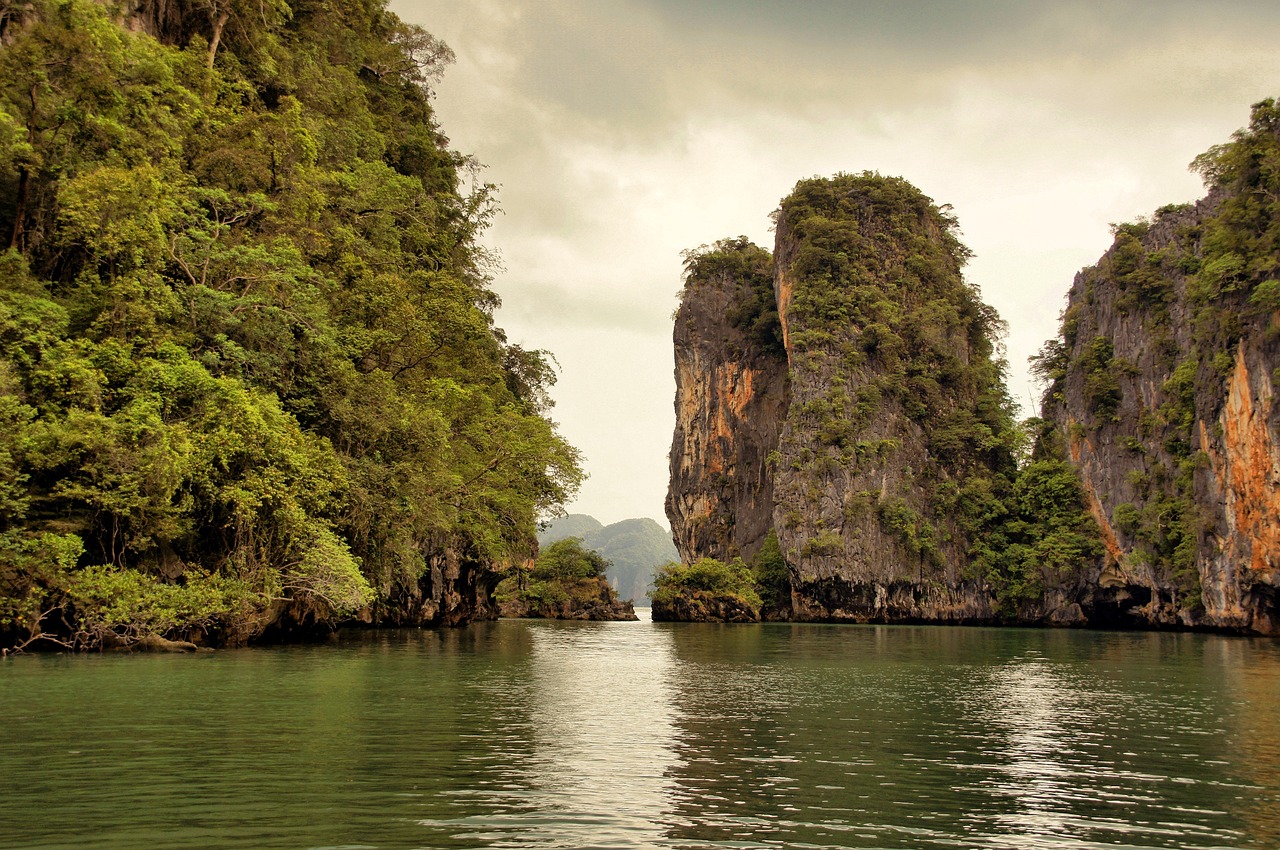 Exploring the Wonders of Thailand: A Guide to the Country’s Must-See Attractions