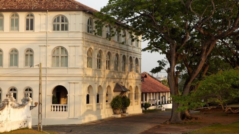 Full tour of 5-star AMANGALLA hotel in Galle Fort (Sri Lanka)