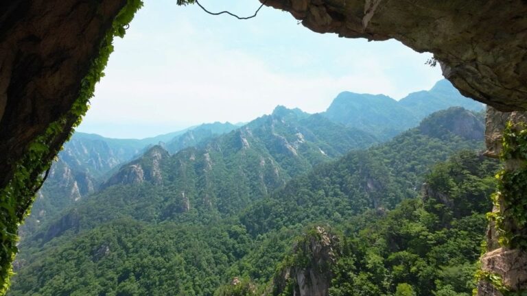 Seoraksan Mountain, Korea – From the Buddhist Temple to the Secluded Cave