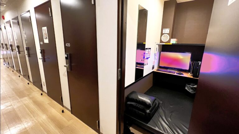 Staying at Japan’s Private CAPSULE Room | Net Cafe Kaikatsu