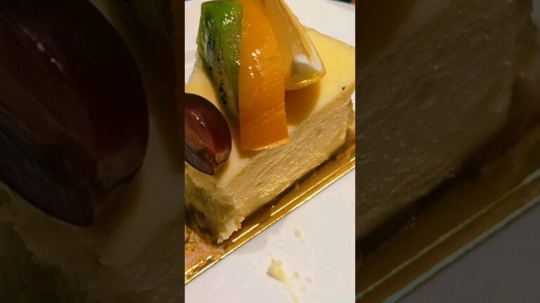 🧀😱🍰 Nemu Cheese Cake Enak #shorts #food #foodblogger #hotel #travel #traveling #vlog #vlogs #foodie