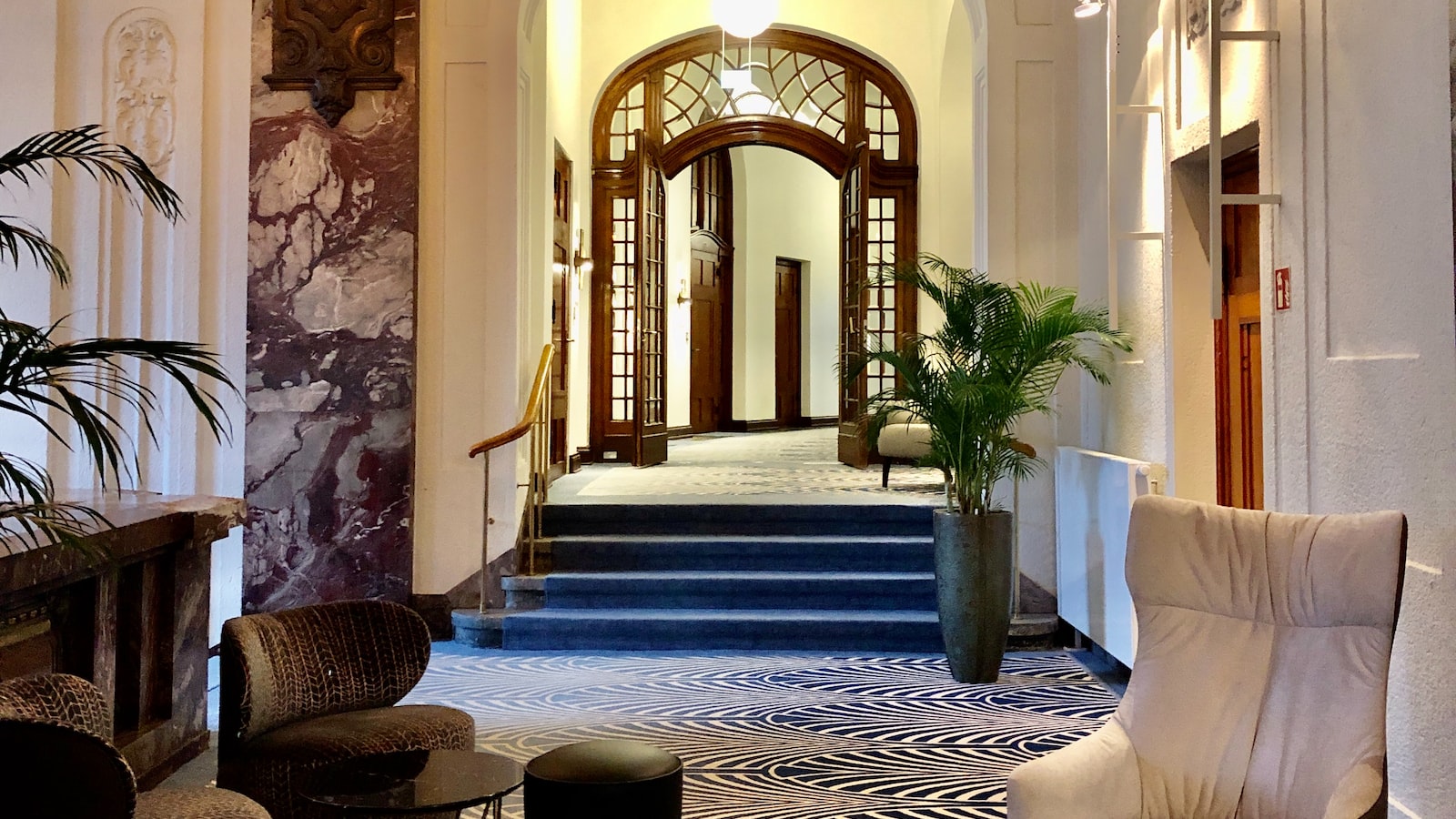 Exploring the Splendors of the Luxurious Grand Palace Hotel