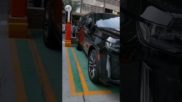 Cadillac in Dubai 🇦🇪 #dubai #travel #dubaicity #downtowndubai #hotel